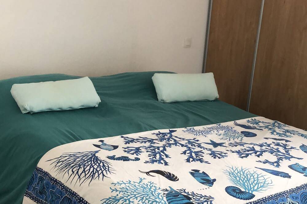 Calvi Villa jzel F3 plain-pied clim piscine, parking  animal possible 5 km plage in Calvi, Région de Calvi