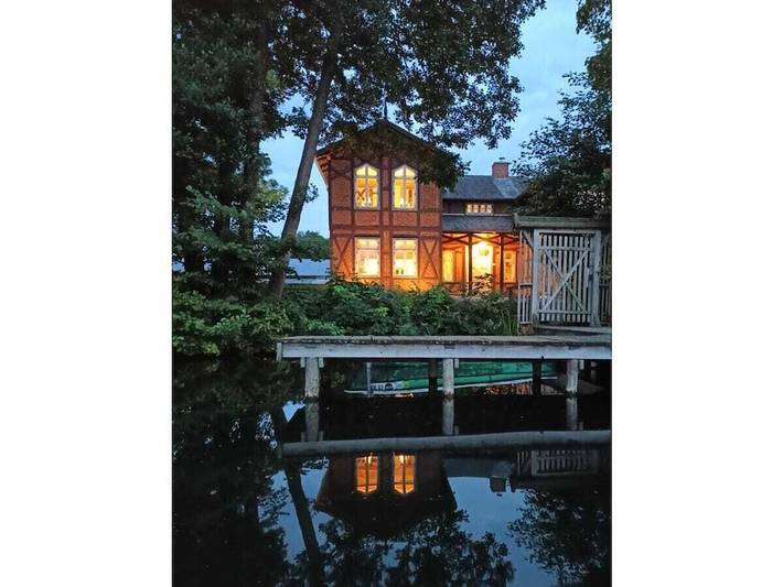 Stintenburg-Insel:  Brückenhaus in Zarrentin am Schaalsee, Ludwigslust-Parchim