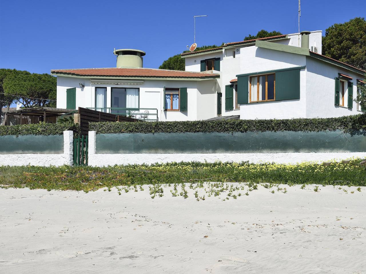 Villa Fernando – Spaziosa villa con giardino privato e accesso diretto alla spiaggia in Santa Margherita di Pula, Pula e dintorni