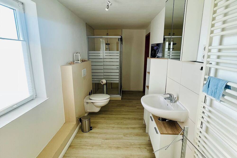 Ganze Wohnung, Ferienwohnung mit wundervollem Weserblick in Fürstenberg, Landkreis Holzminden