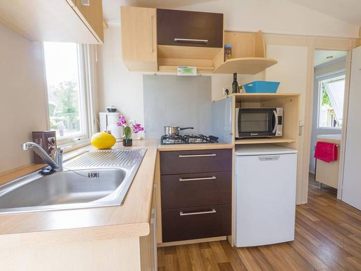 Mobil home pour 4 personnes, avec piscine et terrasse à Pezuls