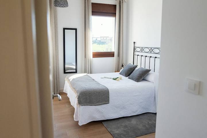 Ganze Wohnung, Pico Rubia, Apartment mit zwei Schlafzimmern, Wohnzimmer, Küche und Bad in Ampuero, Kantabrische Küste