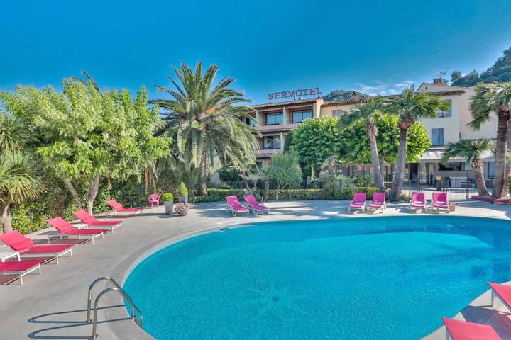Hôtel pour 3 personnes, avec Balcon et Terrasse ainsi que Jardin et Bassin pour enfant à Castagniers