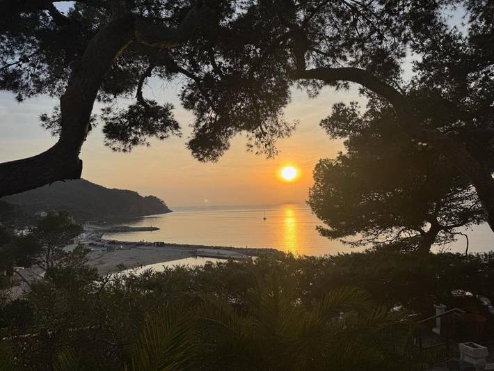 Location de vacances pour 6 personnes, avec jardin et vue dans Plage de la Madrague - 2