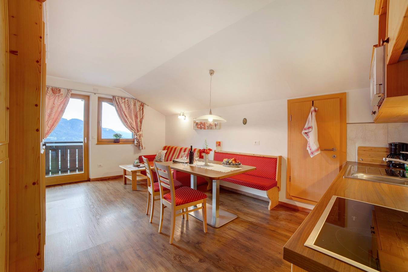 Appartamento intero, Appartamento 'Oberötzbauer Edelweiss' con vista sulle montagne, giardino in comune e Wi-Fi in Comune di Tirolo, Gruppo Tessa