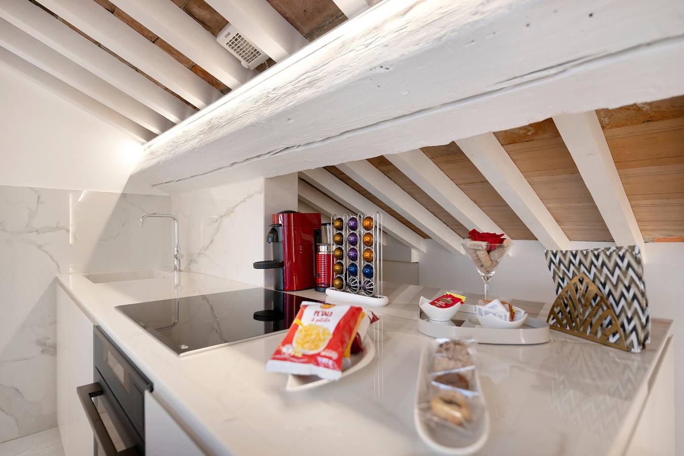 Appartement 'Luxe Rooftop Verona' met Wi-Fi en airconditioning, foto 11