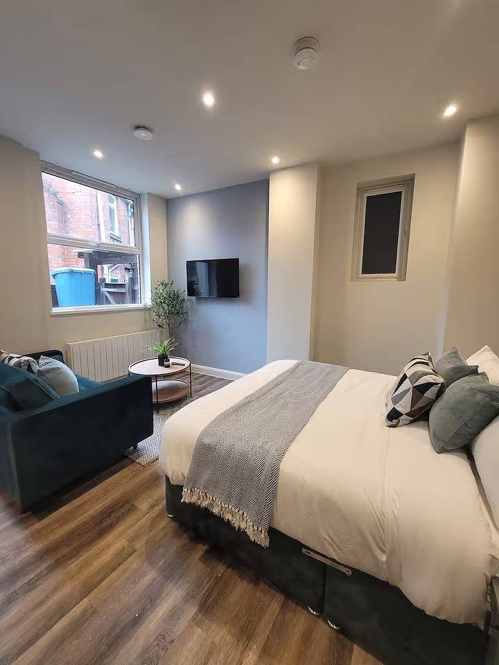 Entire studio, Harmony 4 - Stylish Central Studio Near Stadium in Leicester, Heart of England