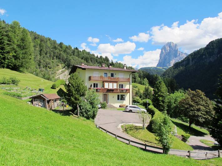 Ferienwohnung für 6 Personen, mit Balkon und Terrasse sowie Garten in St. Ulrich in Gröden