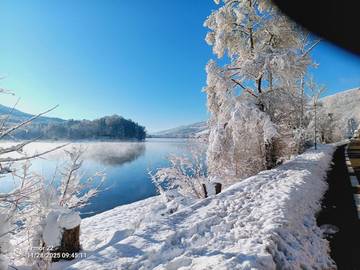Gîte pour 4 personnes, avec vue sur le lac et terrasse ainsi que jardin et vue, animaux acceptés dans Grand lac de Laffrey