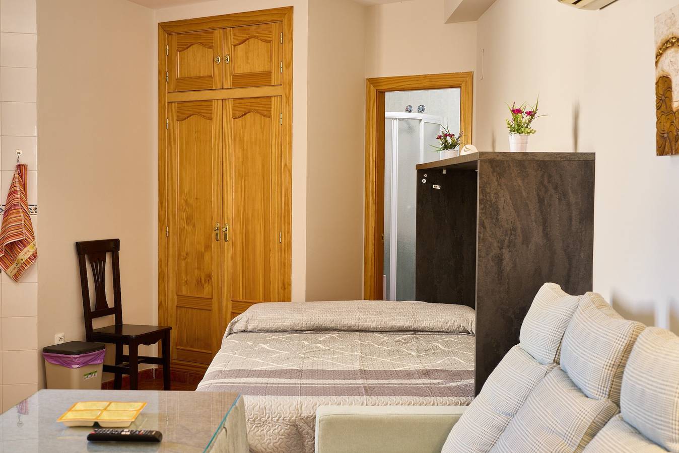 Entire studio, La Cruz-Zuheros Studio: Cozy Retreat in One of Andalusia’s Most Beautiful Villages in Zuheros, Sierras Subbéticas
