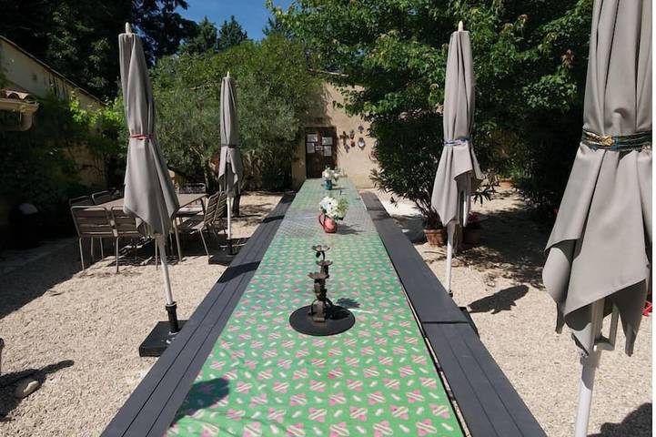 Appartement de vacances pour 13 personnes, avec jardin et piscine à Carpentras