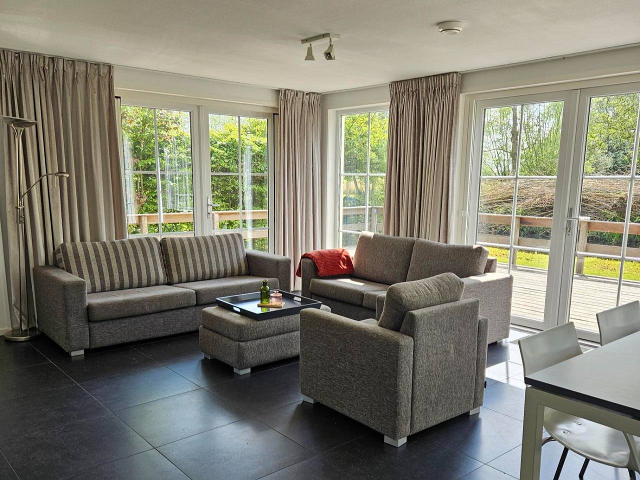 5-Personen-Ferienhaus mit Kamin, direkt am Wasser in Giethoorn in Giethoorn, Nationalpark Weerribben-Wieden