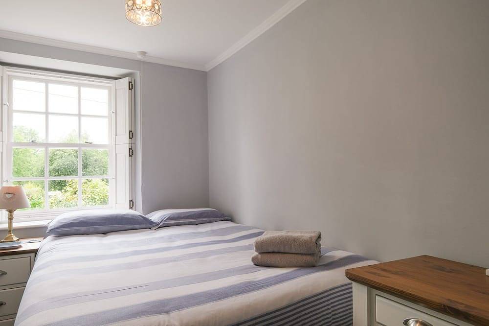 Lantern Cottage, pet friendly, country holiday cottage in Charlestown in Charlestown, Cornwall