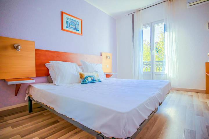 Gîte pour 15 personnes, avec vue et terrasse, animaux acceptés à Clermont-l'Hérault - 4