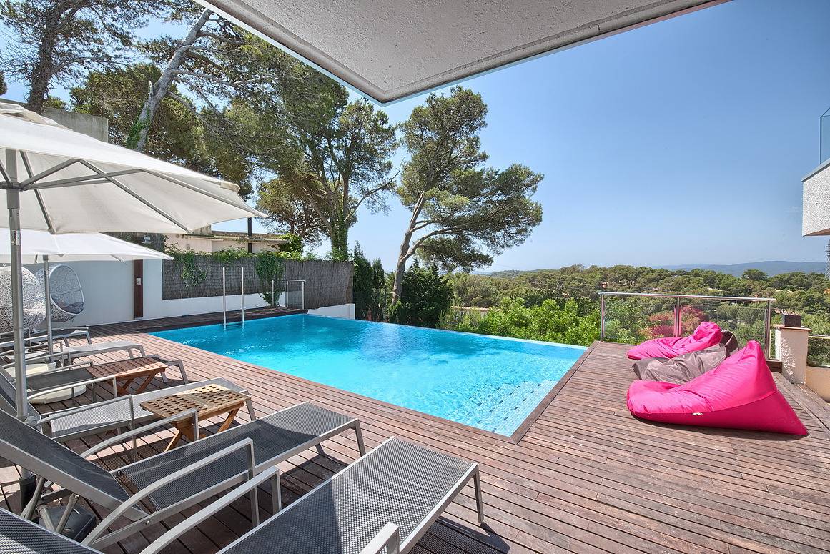 Villa 'Amapola' con vistas a la montaña, Wi-Fi y aire acondicionado in Begur, Costa Brava
