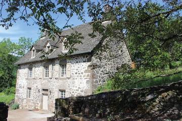 Gîte pour 8 personnes, avec jardin et terrasse à Saint-Vincent-de-Salers