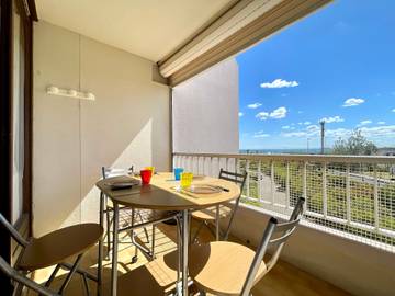 Gîte pour 4 personnes, avec terrasse dans Plage de La Corniche