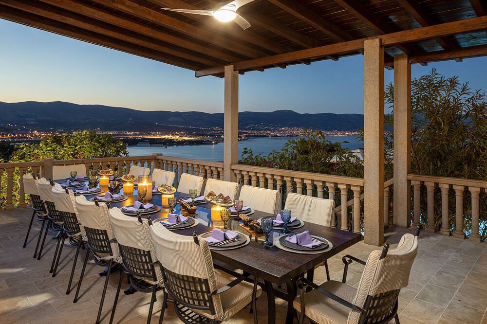 Villa mit eigenem Pool und Meerblick in Arbanija, Ciovo