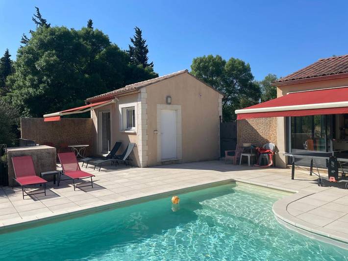 Gîte pour 2 personnes, avec piscine ainsi que jardin et vue à Bourdic
