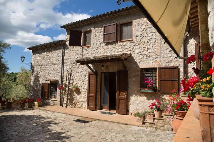 Ferienhaus für 5 Personen, mit Garten und Whirlpool sowie Terrasse