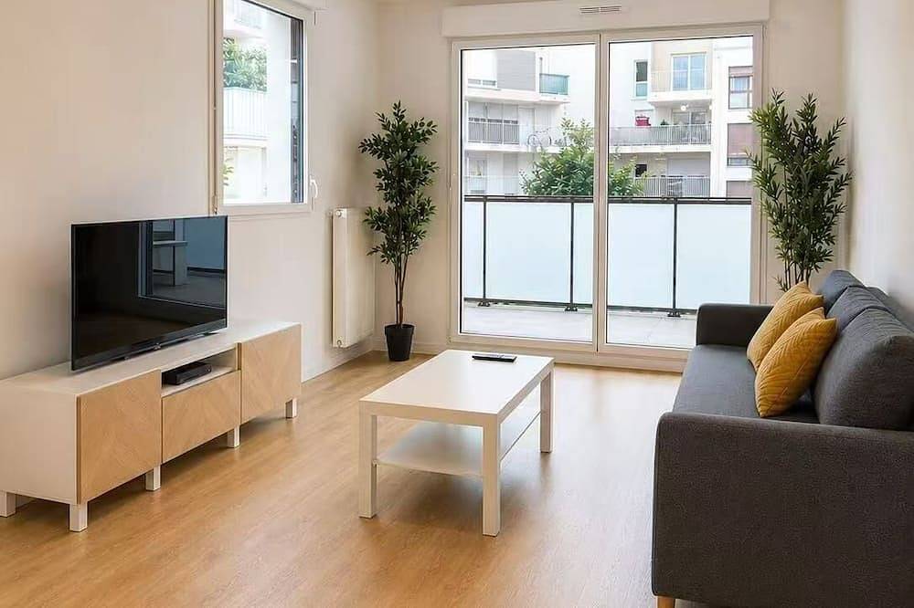 Appartement entier, Appartement Familial Flambant Neuf, Terrasse & Parking, à 15 min de Disneyland in Bussy-Saint-Georges, Seine-et-Marne