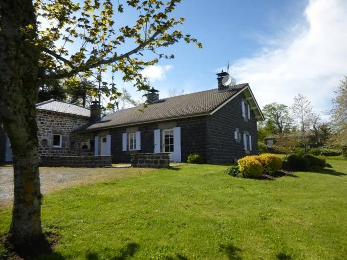 Gîte pour 6 personnes, avec jardin à Araules