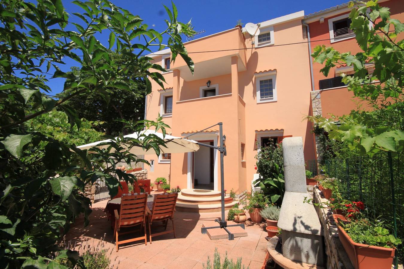Ganze Wohnung, 2-Zimmer-Ferienwohnung mit Terrasse Cunski, Losinj A-8010-a in Cunski, Kvarner Inseln