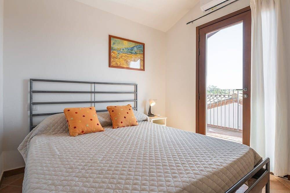 Villa Mariposa – Pool & Garden, 500m walk to Beach in Sant'Elmo, Cagliari Provinz