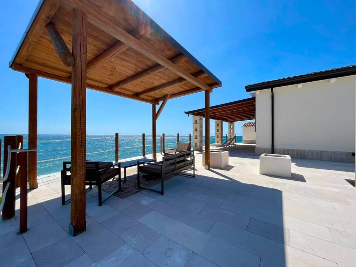 Ganze Wohnung, Apartment „Cala Galatea 2“ mit Meerblick, privater Terrasse und Wlan in Roseto Capo Spulico, Golf von Tarent