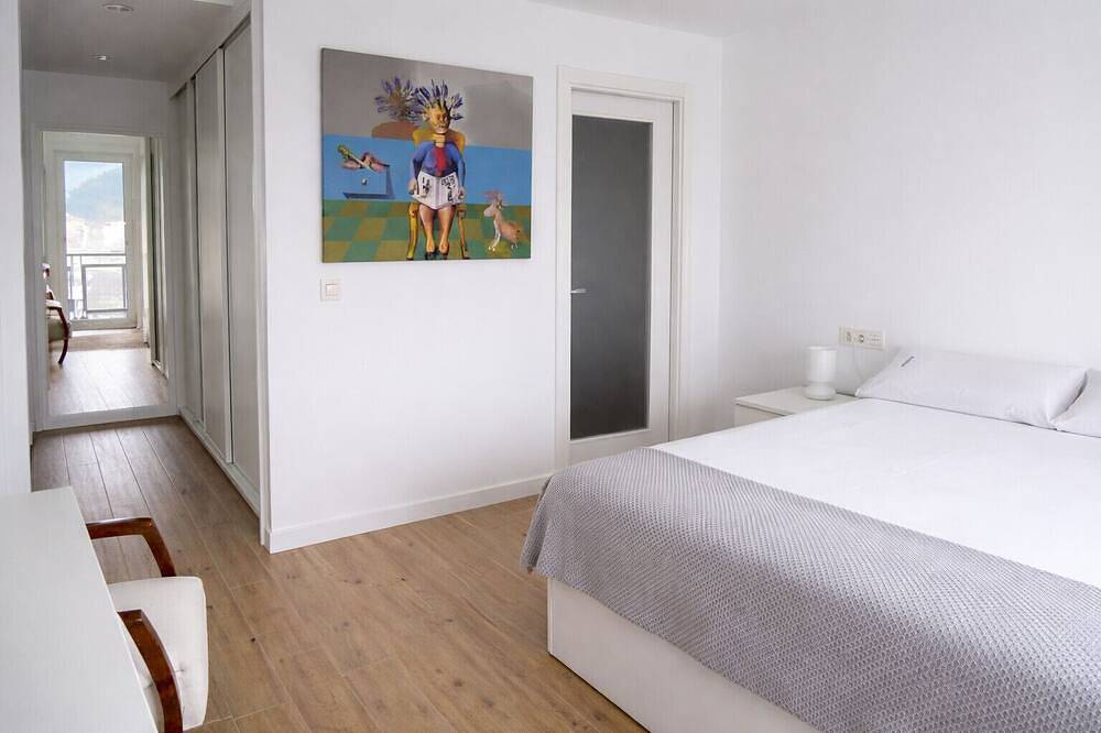 Entire apartment, Apartment Euromar - Pool, tennis, beach and incredible view in Zarautz, Basque Coast (Spain)