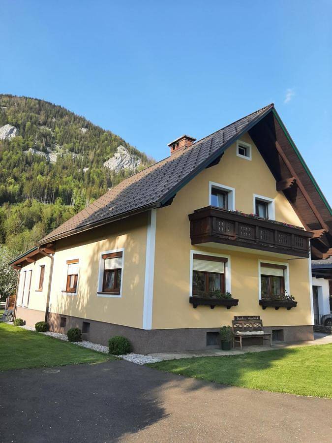 Ferienhaus für 11 Personen, mit Balkon und Terrasse sowie Garten und Ausblick