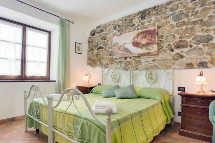 Collaprico, 8 camere da letto, 6 bagni, piscina privata, WIFI, a piedi al paese in Camporgiano, Garfagnana