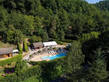 Chalet pour 8 personnes, avec terrasse et piscine, animaux acceptés dans l' Aveyron