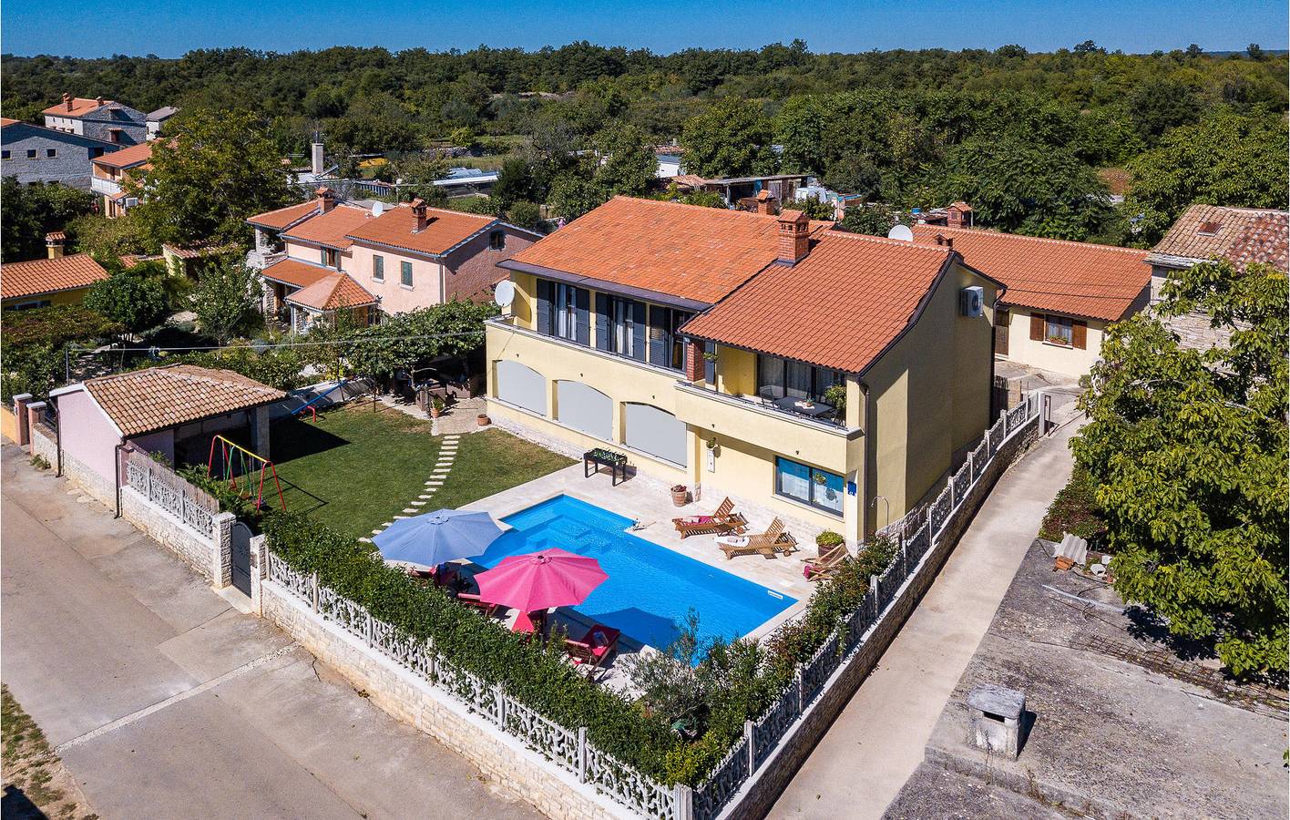 Entire holiday apartment, Holiday apartment for 5 people with terrace in Jursici, Central Istria