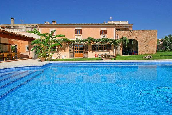 Finca für 10 Personen, mit Pool und Garten sowie Terrasse in Cas Concos