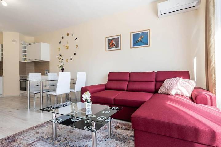 Apartament wakacyjny dla 4 osób, z widok i ogród oraz basen w Warna