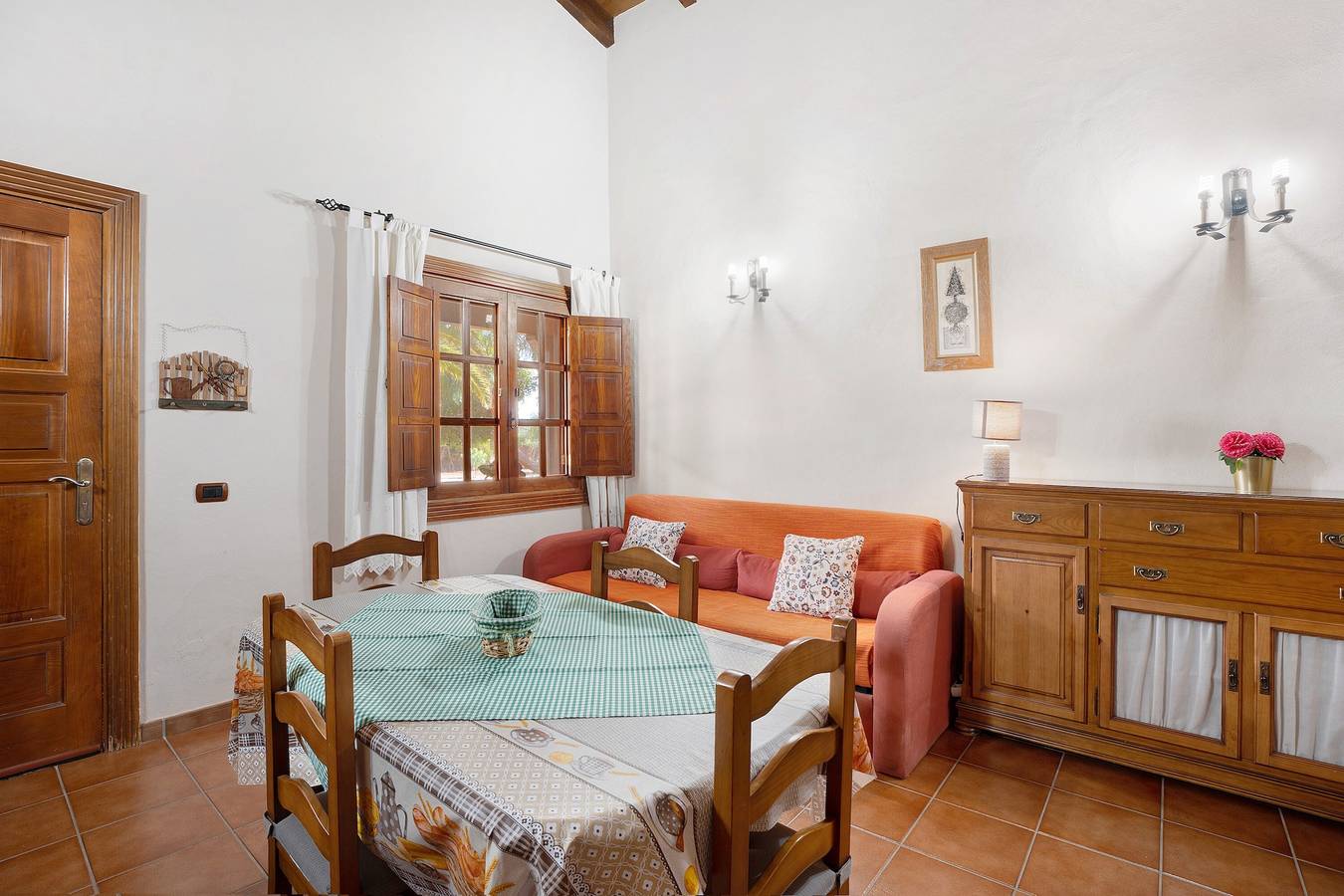 Apartamento entero, Apartamento de vacaciones 'Finca La Bonita Ap P1' con piscina compartida, terraza compartida y Wi-Fi in Arona , Tenerife Sur
