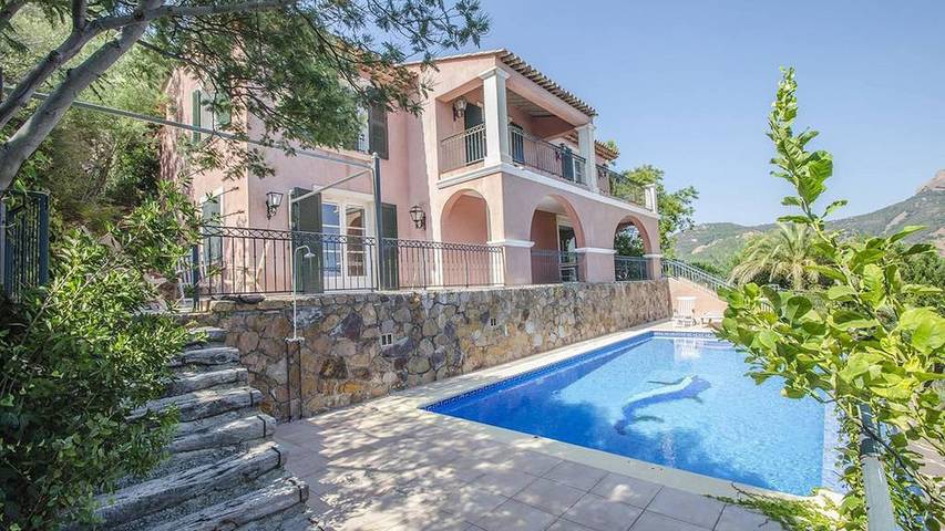 Villa pour 11 personnes, avec jardin et piscine à Saint-Raphaël