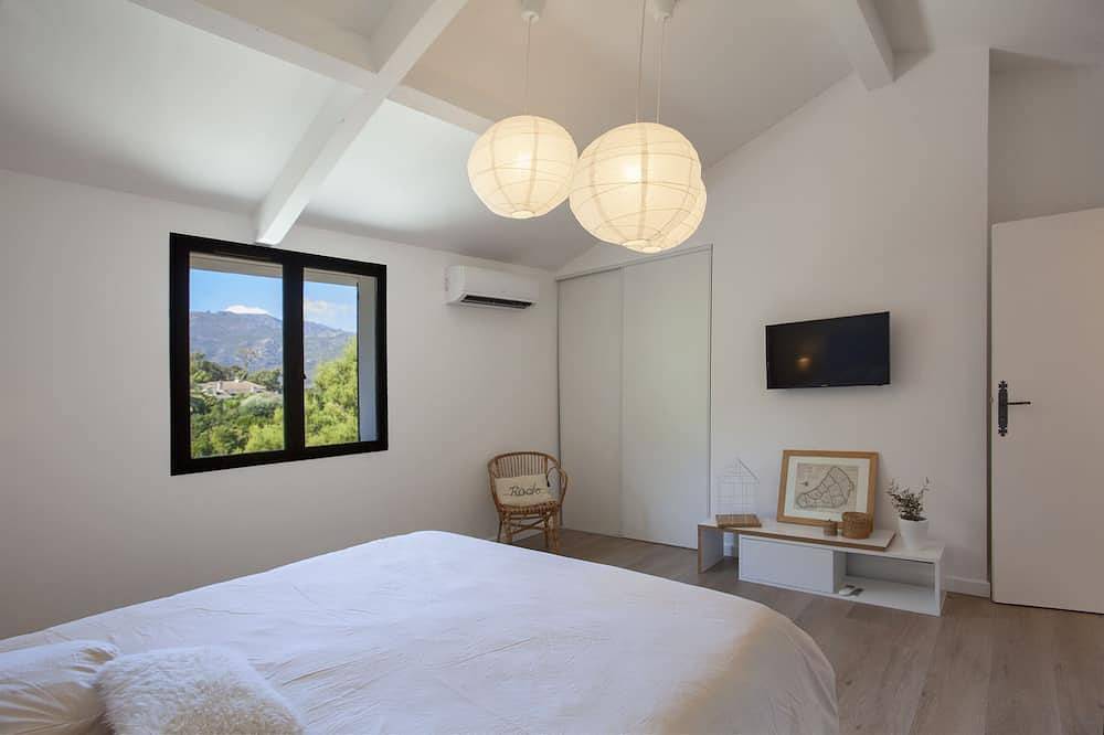 Villa Avec Piscine Privee A 200m De La Plage in Sisco, Cap Corse