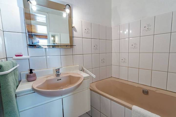 Apartamento entero, La Rosée - 2-room family apartment, Wifi, TV box, garden in Bourbonne-les-Bains, Alto Marne