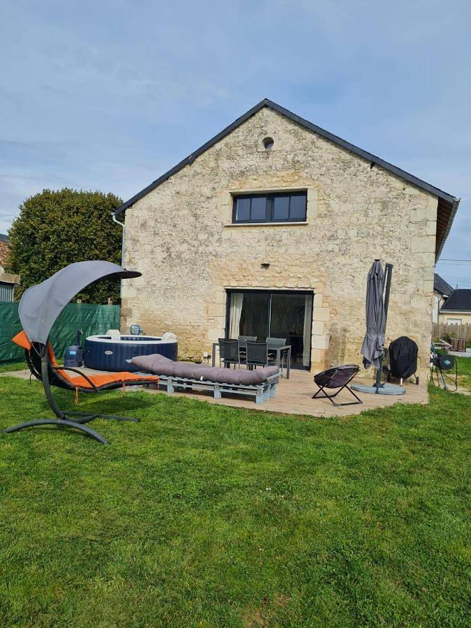 Location de vacances pour 7 personnes, avec piscine ainsi que jacuzzi et jardin à Scorbé-Clairvaux - 4