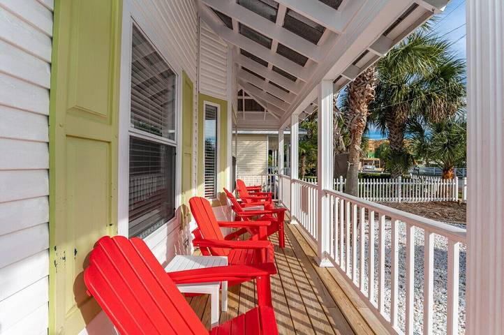 Vacation rental for 16 people, with yard and pool as well as balcony in Emerald Coast