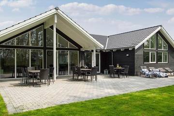 Ferienhaus für 16 Personen, mit Sauna, mit Haustier in Olpenitz
