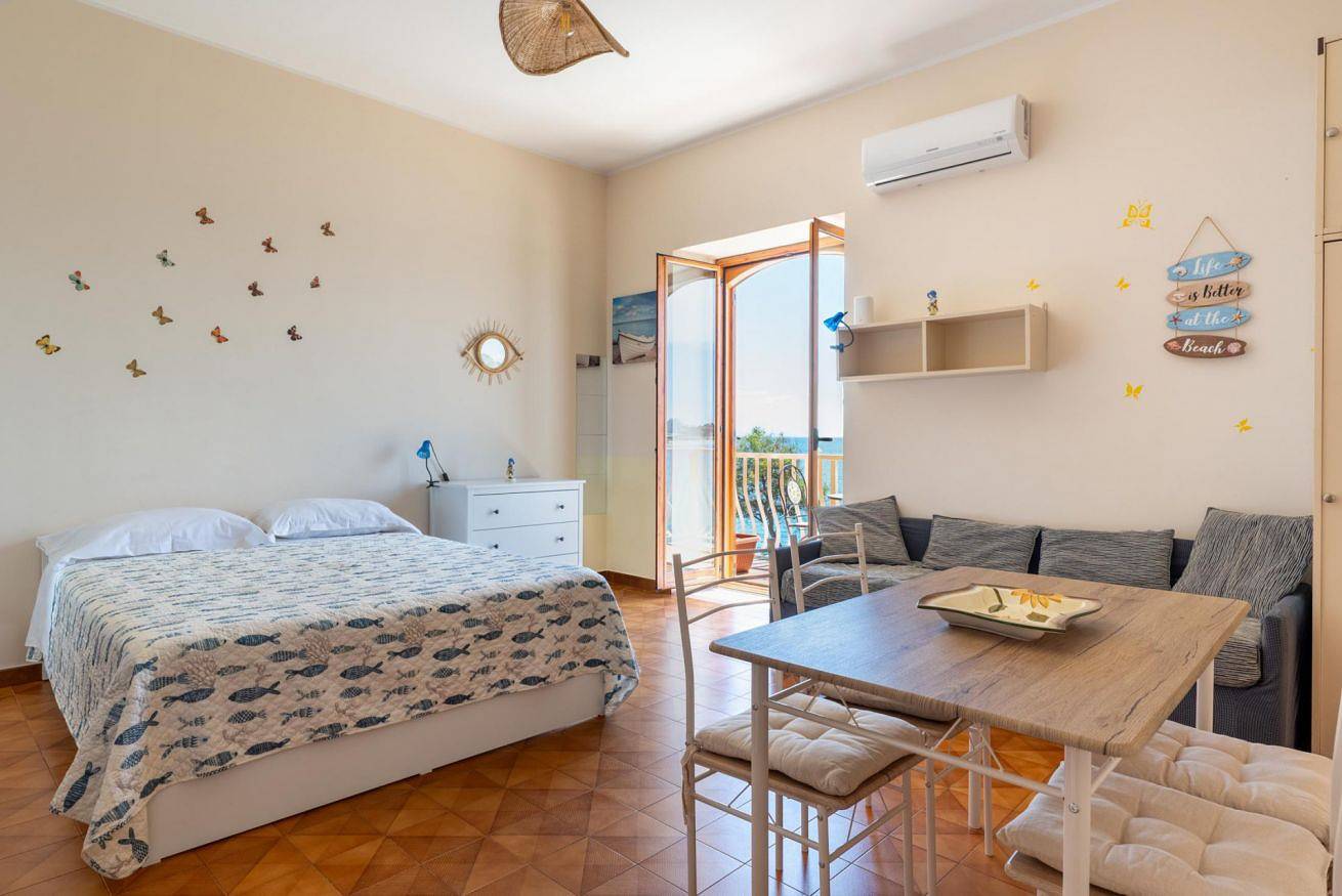 Ganze Wohnung, Ferienwohnung für 3 Personen mit Balkon/Terrasse in Giardini-Naxos, Messina Provinz