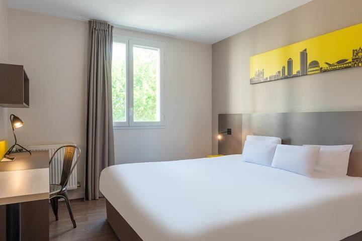 Hôtel pour 3 personnes, avec terrasse, animaux acceptés à Dardilly - 2