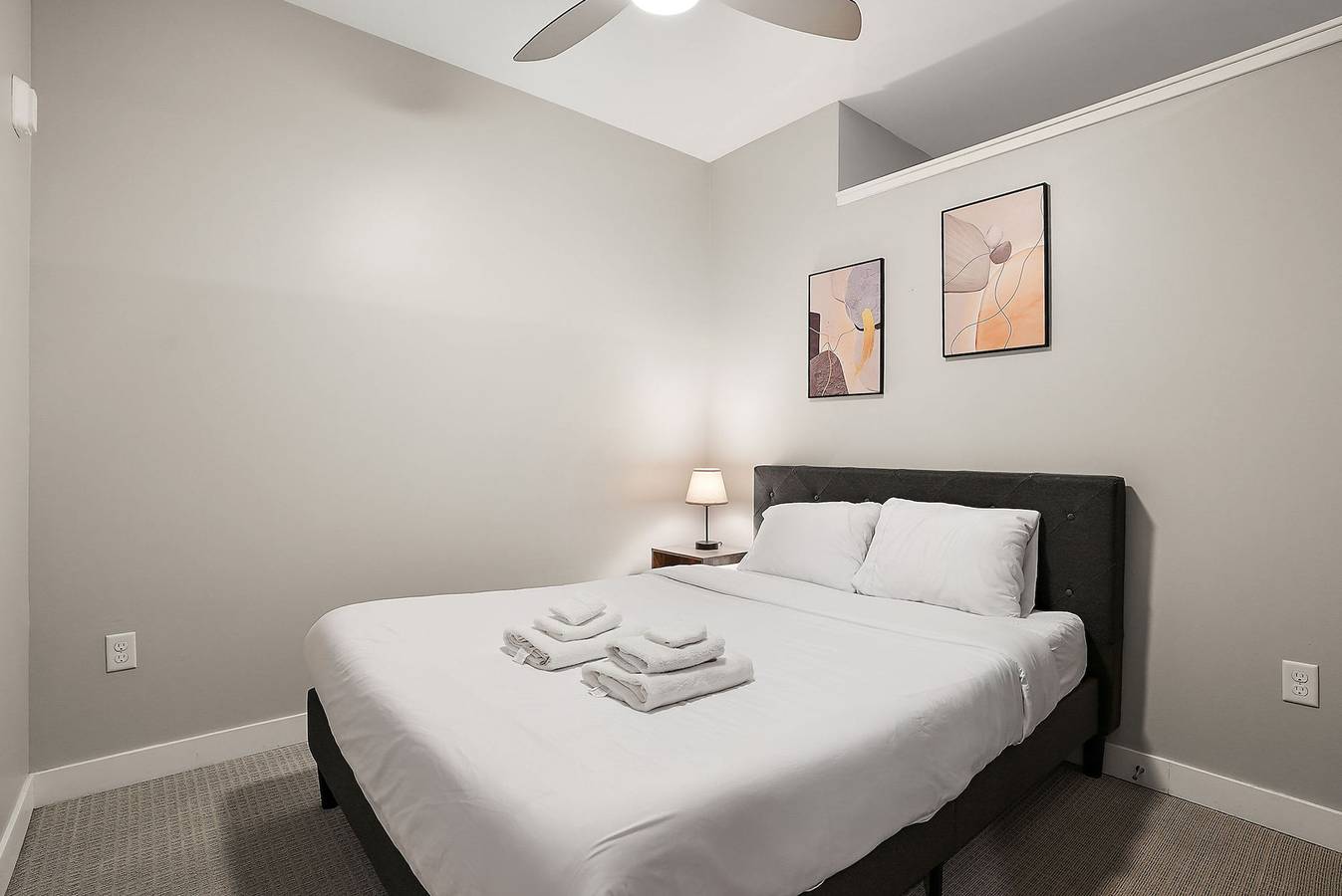 Entire apartment, Cozysuites in Marquee Studio w balcony pool gym in Minneapolis, Twin Cities