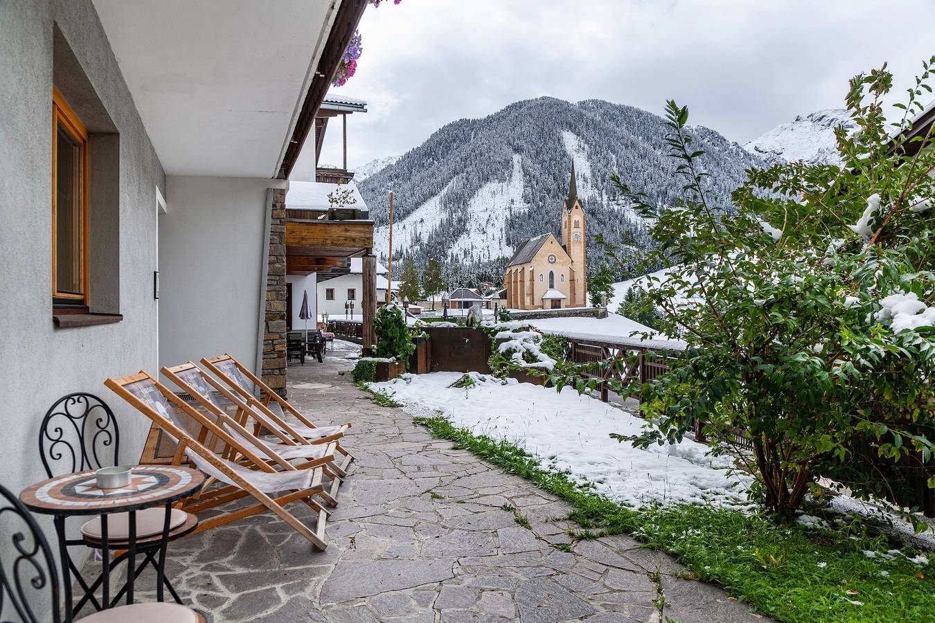 Ganze Wohnung, Ferienwohnung 'Hotel Sonnblick - Wohnung Klaus' mit Bergblick, Gemeinschaftsterrasse und Wi-Fi in Gailtaler Alpen, Kartitsch