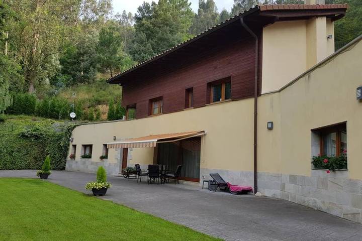 Chalet para 8 personas, con piscina además de jardín y jacuzzi en Gran Bilbao - 2