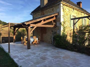 Gîte pour 7 personnes, avec piscine ainsi que jardin et terrasse à Jayac
