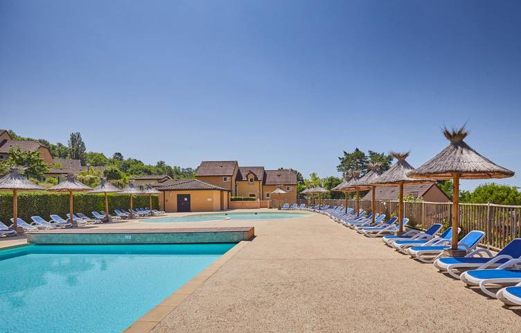 Ferienwohnung für 4 Personen, mit Terrasse und Garten sowie Pool und Sauna